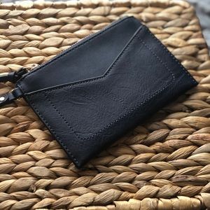 🌈$5/25 Navy blue wristlet